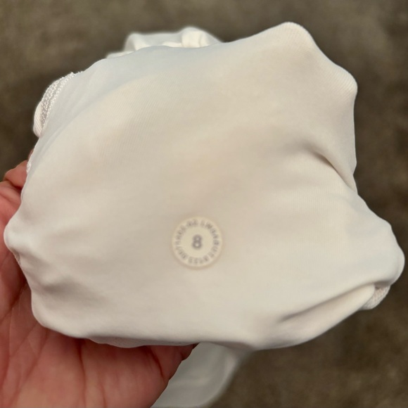 Lululemon white golf/tennis skirt size 8. - Picture 2 of 4